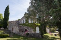 la façade ouest - les fenêtres des chambres verte et jaune